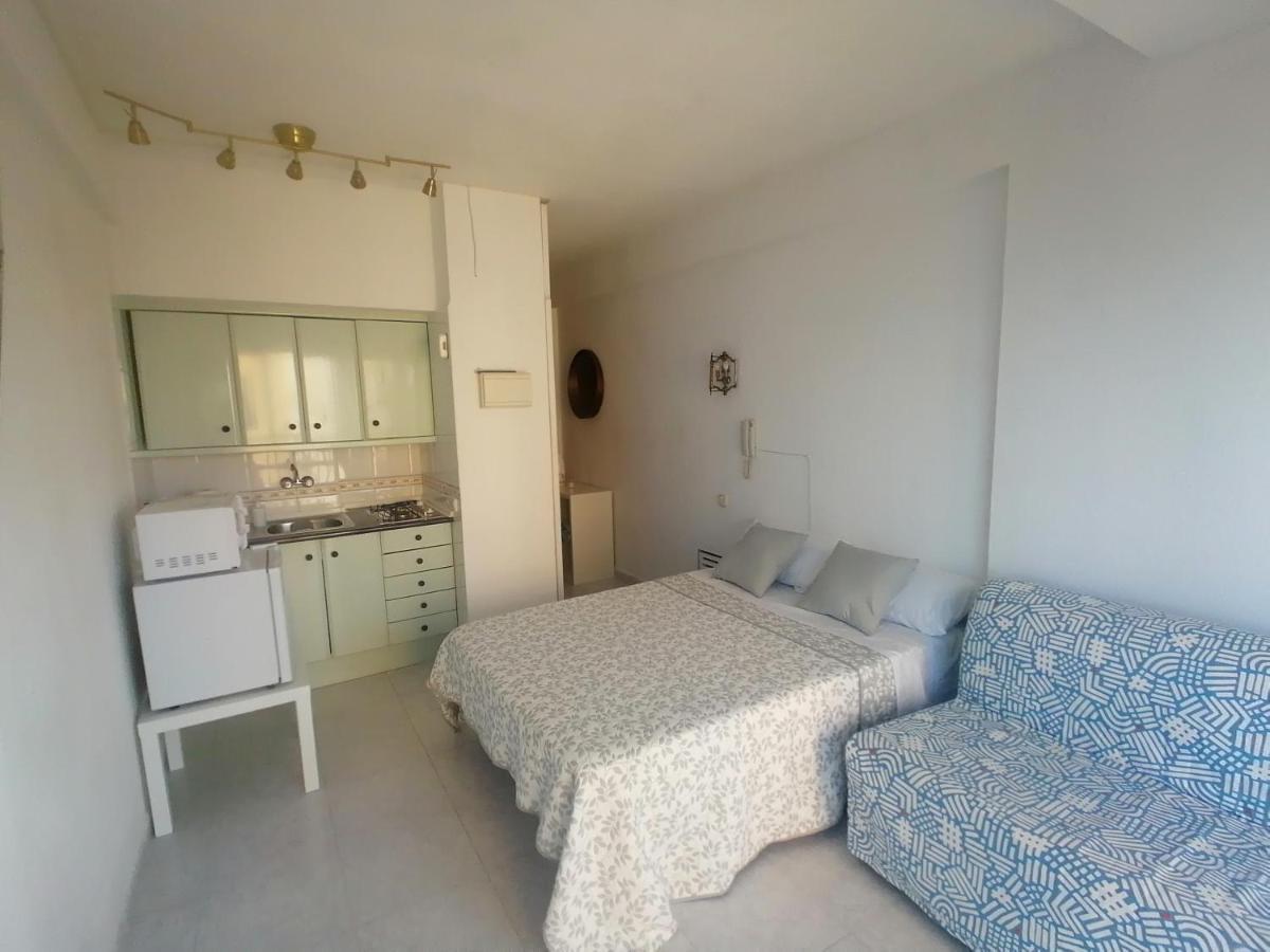 Lovely Apartment In Front Of The Beach. Fuengirola Esterno foto